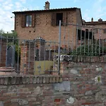 Casa Ginevra-2 Suite Con Giardino Privato-Crete Senesi-Tuscany Siena