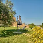 Casa Ginevra-2 Con Giardino Privato-crete Senesi-tuscany Villa Siena